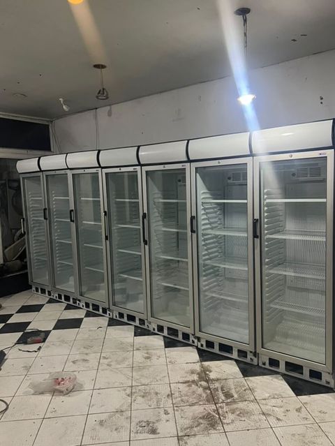Mağaza üçün şüşə qapılı vitrin soyuducu vitrinlər komplekti - Tip — Digah