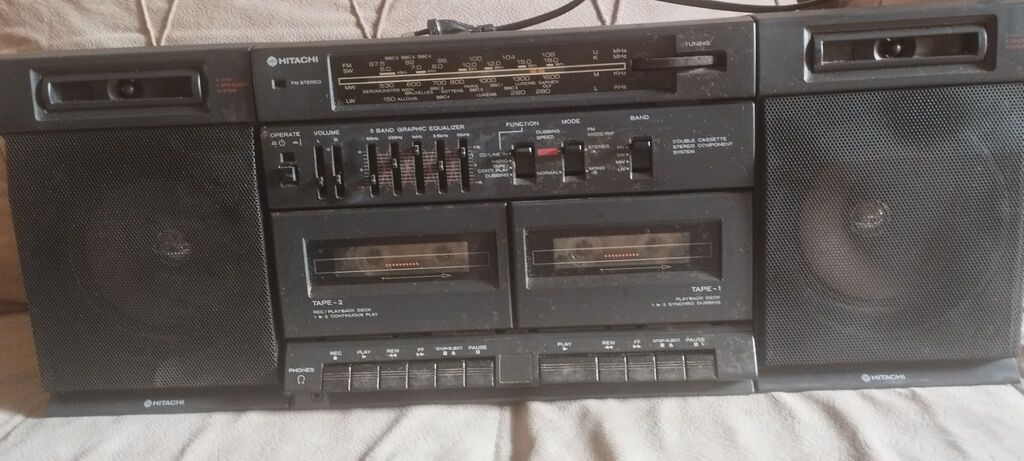 Hitachi markalı ikili kasetli portativ audio sistem. Cihazın üzərində — Akustik sistemlər, Bakı