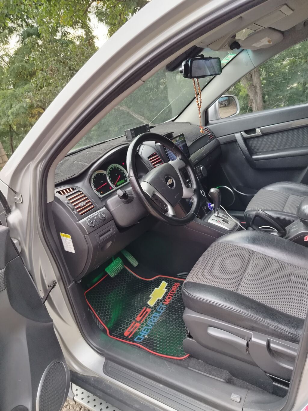 Chevrolet Captiva, gümüş rəngli, 5 qapılı SUV. Əsas xüsusiyyətlər — Avtomobillər, Bakı (7)