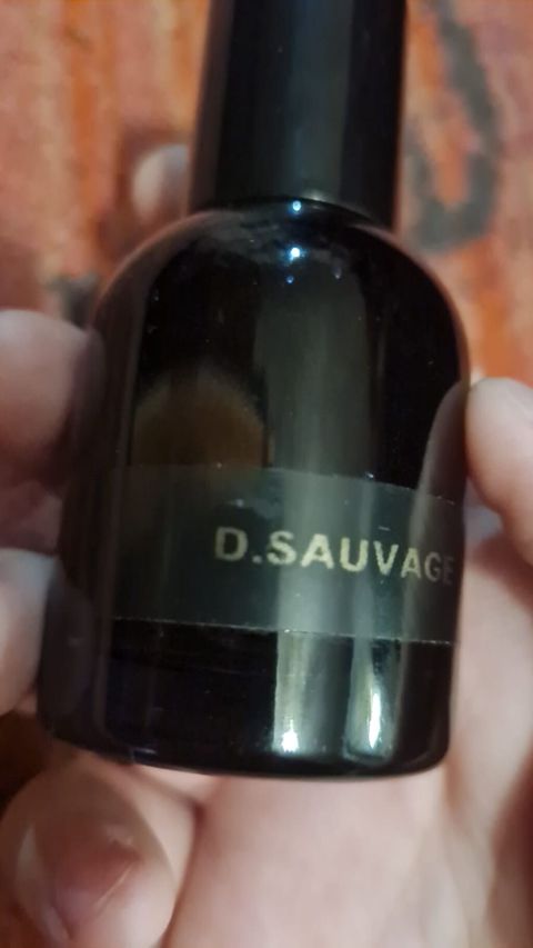 D.sauvage kişi ətiri - Qara, kompakt şüşə qablaşdırma, sprey başlıq — Bakı