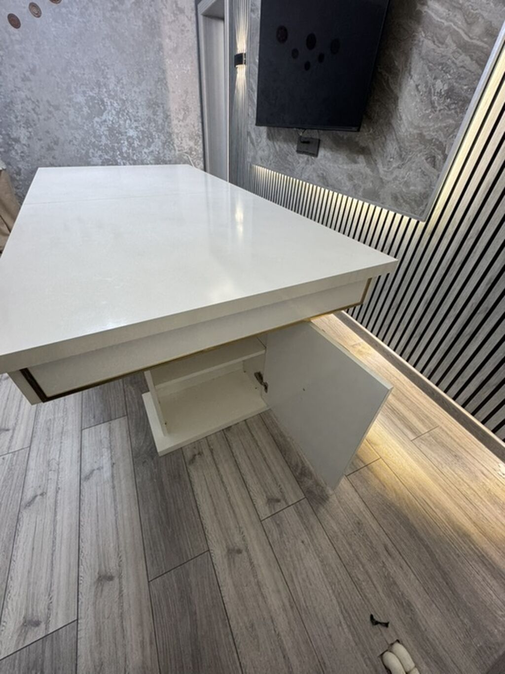 Ağ rəngli, modern dizaynda böyük ölçülü masa. - Material: yüksək — Masalar, Masazır (3)