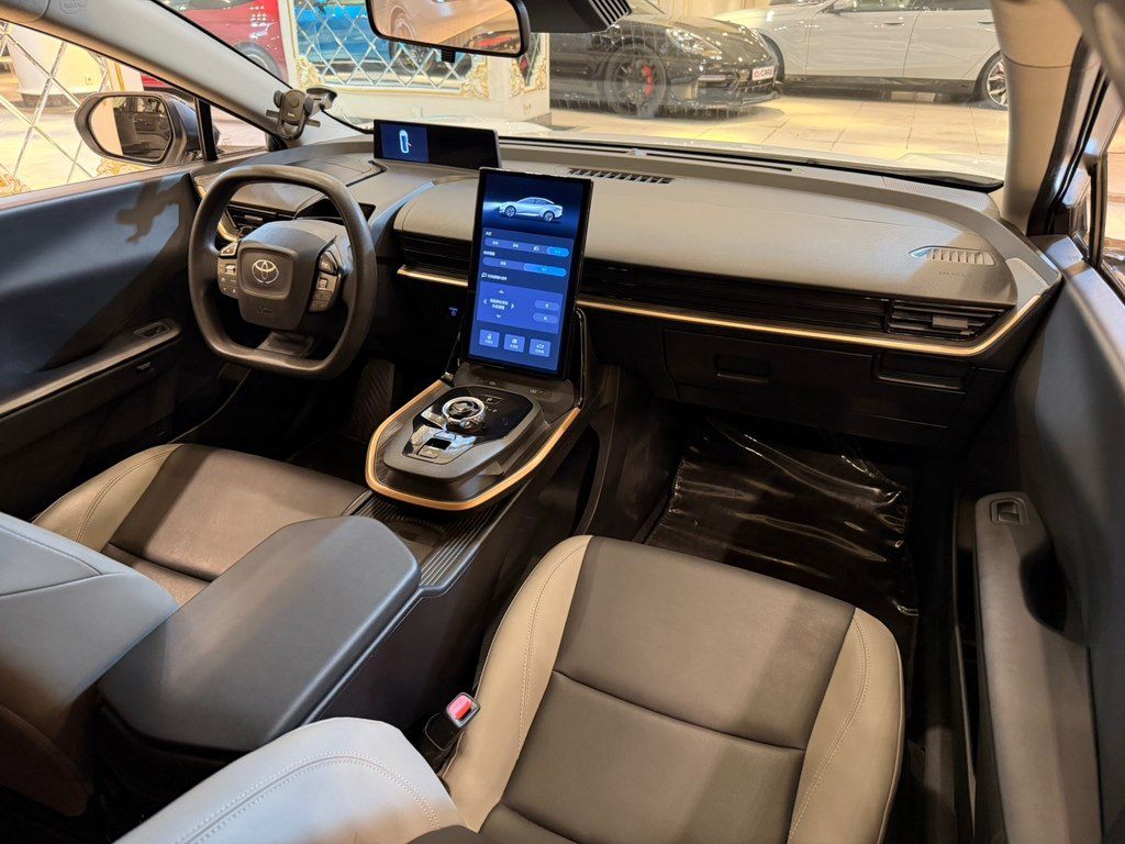 Toyota bZ3, 65.2 kWh, 2023 il, 35 000 km — Avtomobillər, Bakı (11)