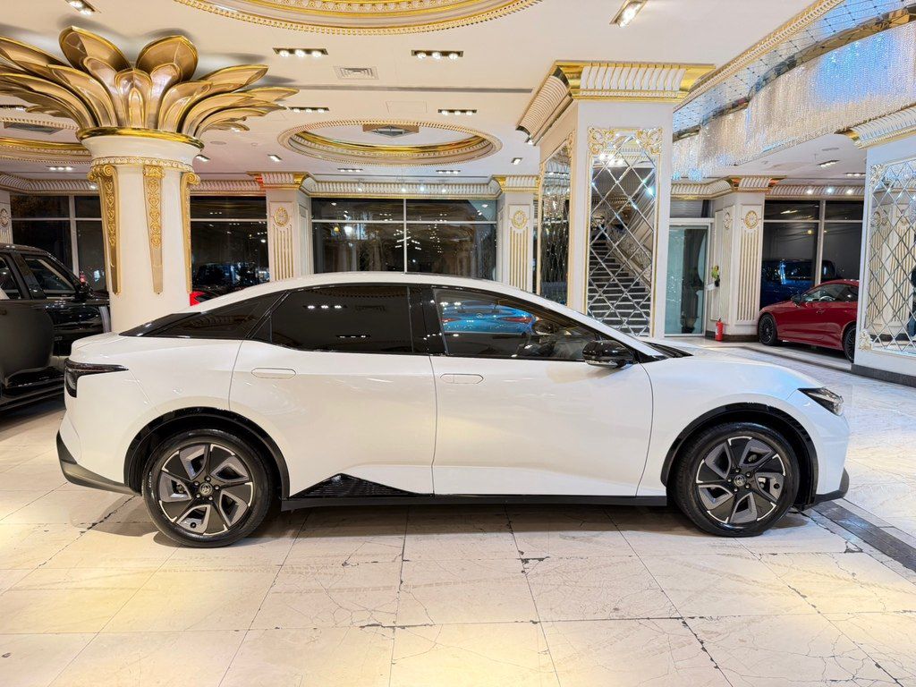 Toyota bZ3, 65.2 kWh, 2023 il, 35 000 km — Avtomobillər, Bakı (3)