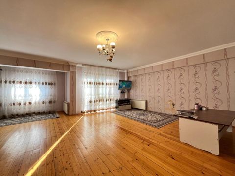 Satılır 2 otaqlı köhnə tikili 114 m² — Bakı