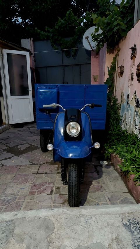 Məhsul: Üçtəkərli yük motosikleti (skuter tipli ön hissə, arxada açıq — Bakı