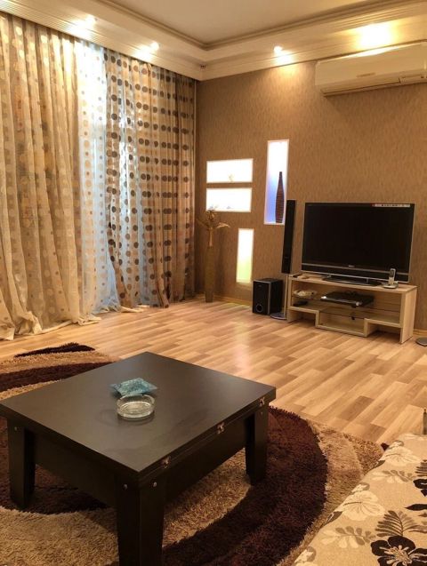 Satılır 2 otaqlı köhnə tikili 60 m² — Bakı