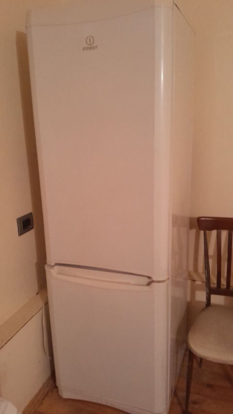Indesit iki qapılı soyuducu - Brend/model: Indesit (üstdə soyuducu — Digah