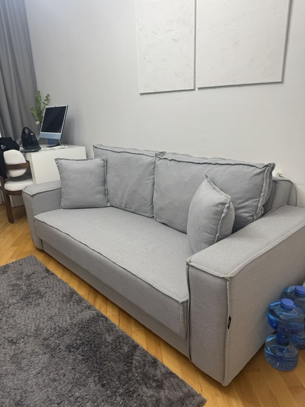 Boz rəngli divan Divanın uzunluğu 2 m, bazalıdır. Real alıcıya — Divanlər, Bakı (2)