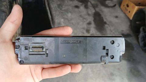 Pioneer avtomobil maqnitofonu üçün çıxarılan ön panel (faceplate) — Masazır