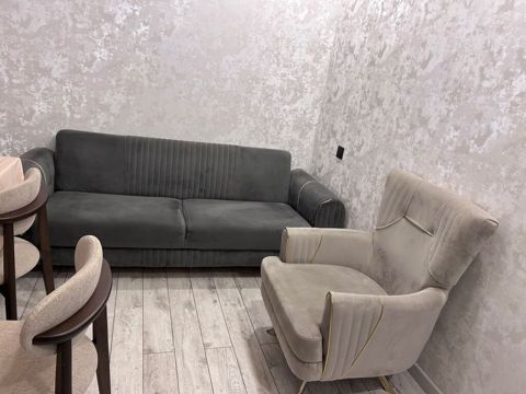 Divan dəsti 250azn satılır. 2 kreslodu açılır. Ünvan Binəqədi (2497) — Bakı