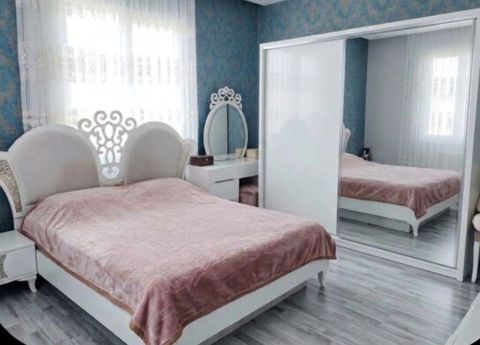 Yataq dəsti – satılır. Tərkibi: - Çarpayı başlıqlı dəbdəbəli — Bakı