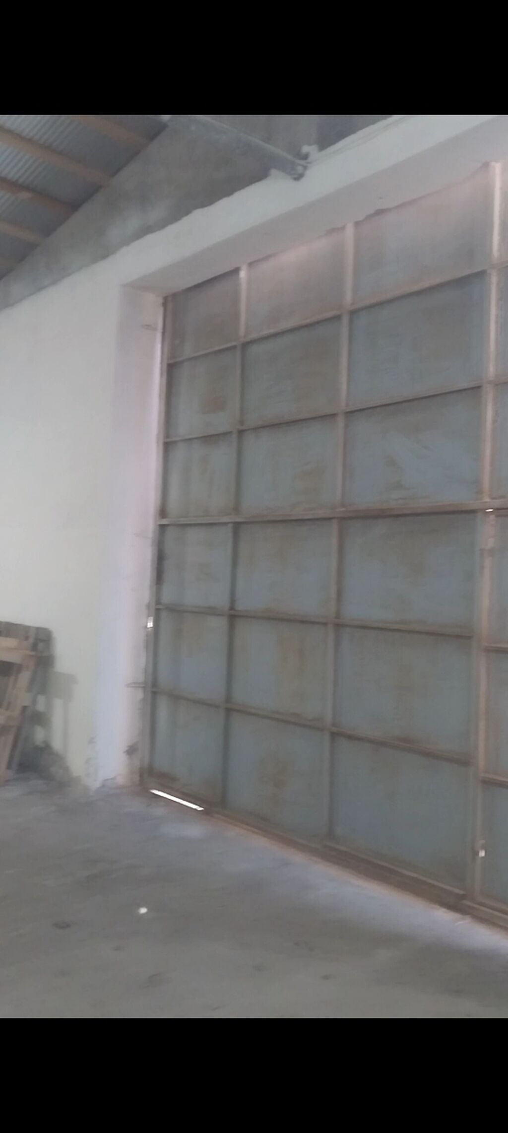 Anbar/Werkshop sahəsi - Geniş metal qapılı, yük maşınının girişinə — Əmlak, Sumqayıt (2)