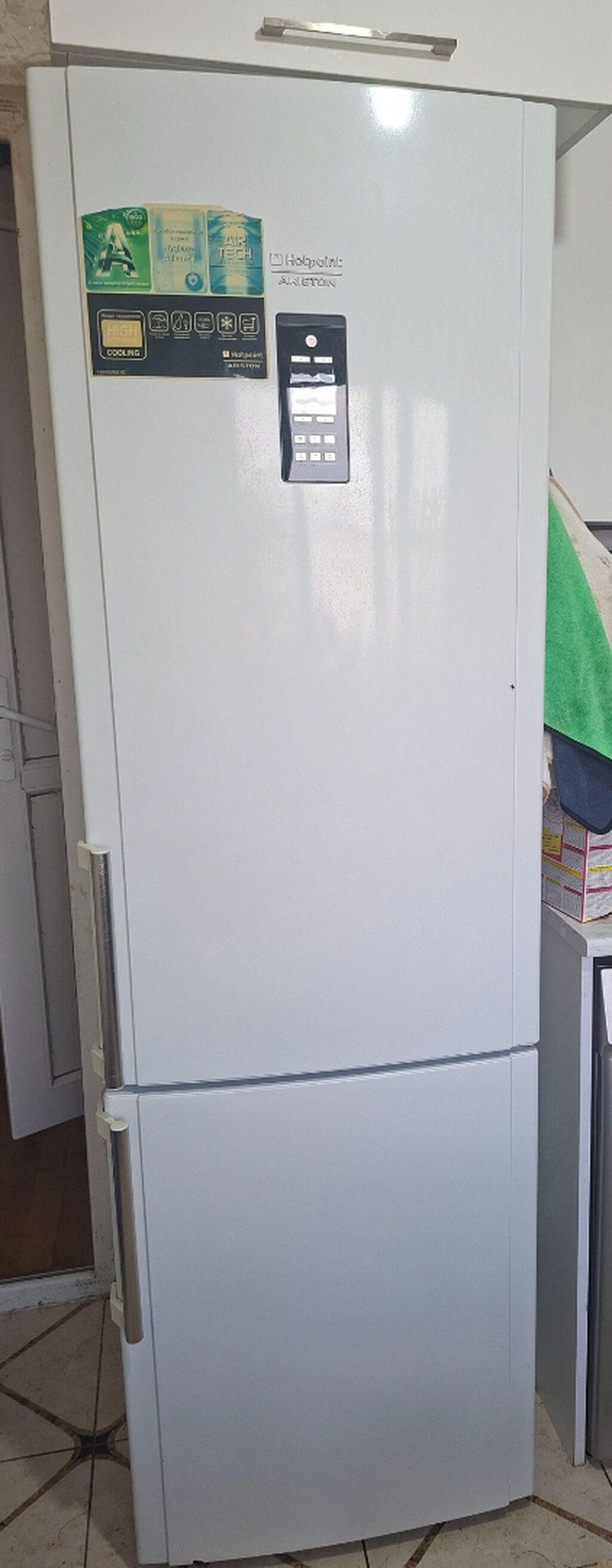 Xarab 2 qapılı Hotpoint Ariston Soyuducu Satılır, rəng - Ağ — Soyuducular, Bakı (2)