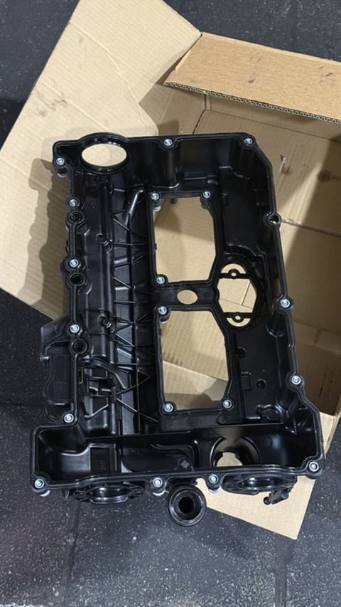 Məhsul: Klapan qapağı (valve cover) –BMW f30 Təsvir: - Plastik — Ehtiyat hissələri və aksesuarlar — Ehtiyat hissələri
