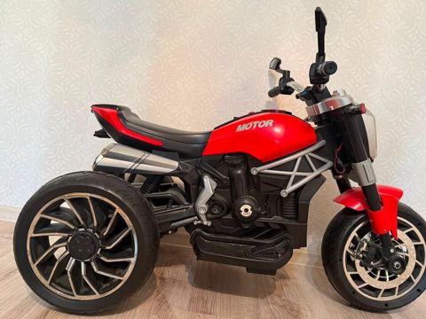Motosklet qiymeti 220man Teze kimidi tam iwlekdi zaryatkayla iwliyur — Bakı
