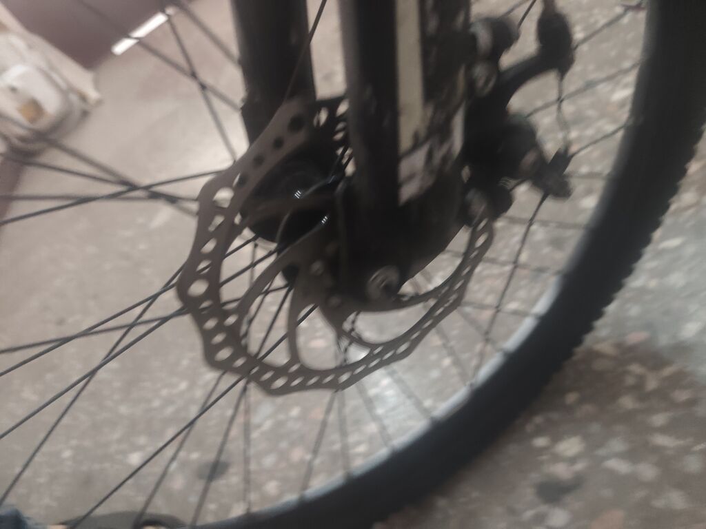 Toba dağ velosiped. arxa teker partlayıb. skorer xerabdi.oturan yer — Dağ velosipedləri, Bakı (2)