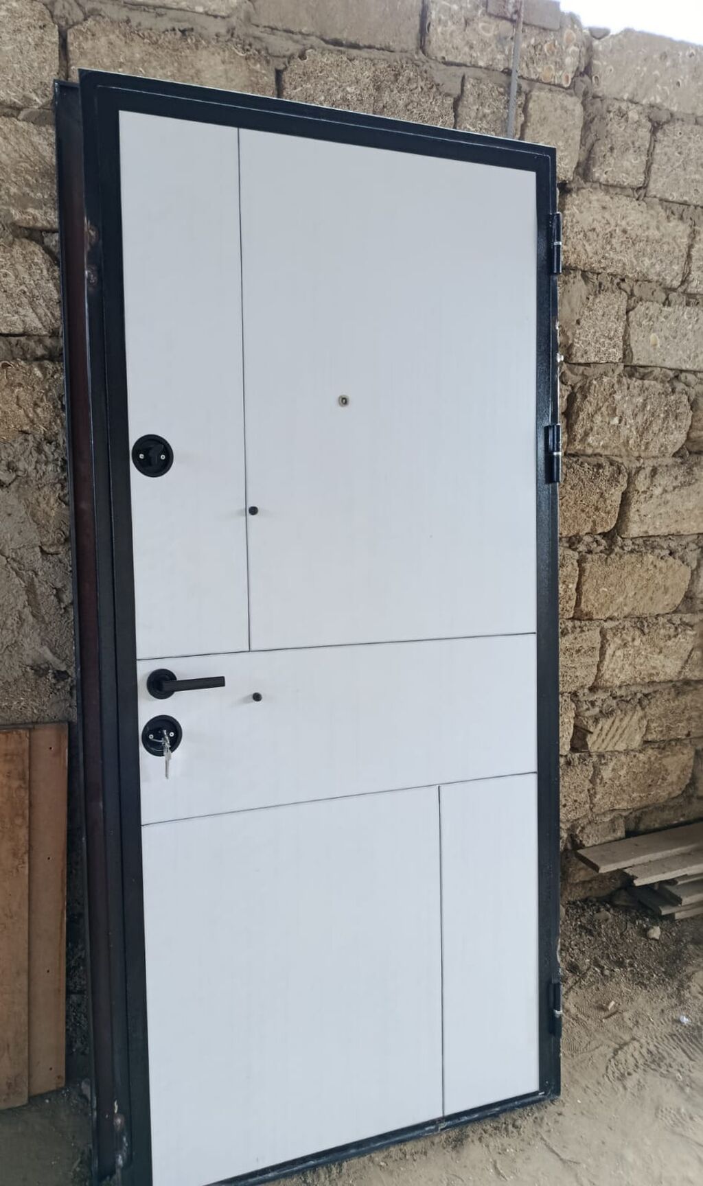 Seyf giriş qapi, Türk istesali, 3eded eyni ölçüde, isdifade olunmayib — Pəncərələr, qapılar, balkonlar, Digah (3)