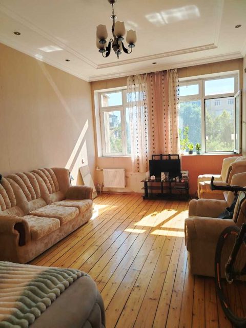 Satılır 2 otaqlı köhnə tikili 60 m² — Bakı