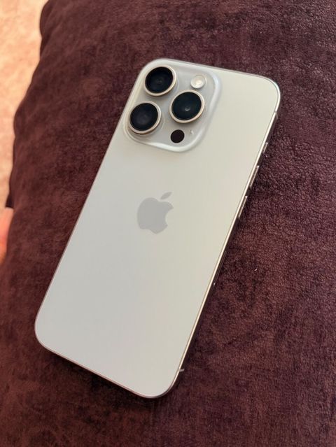 IPhone 15 Pro, Gümüşü, Face ID — Bakı