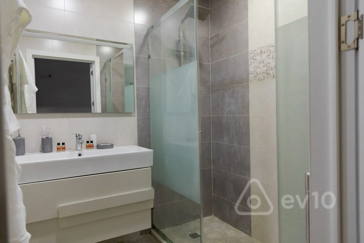 4 otaqlı mənzil, 100 m², Ənvər Hüseynov küçəsi — kirayə — Mənzil, Bakı (8)
