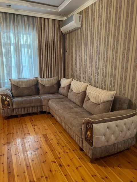 Divan 2 ildi alinib evde ama yasayis olmayib teze kimidi 750 — Bakı