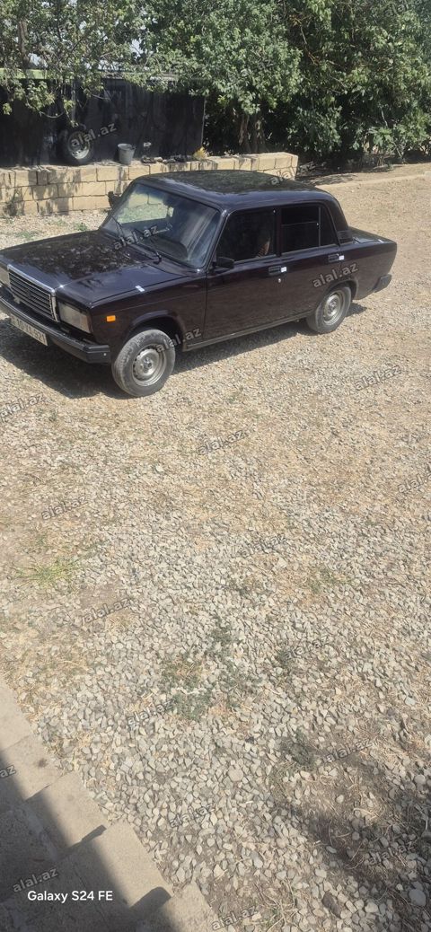 Model: Lada (VAZ) 2107 sedan Xüsusiyyətlər: - Kuzov: 4 qapılı sedan — Şamaxı