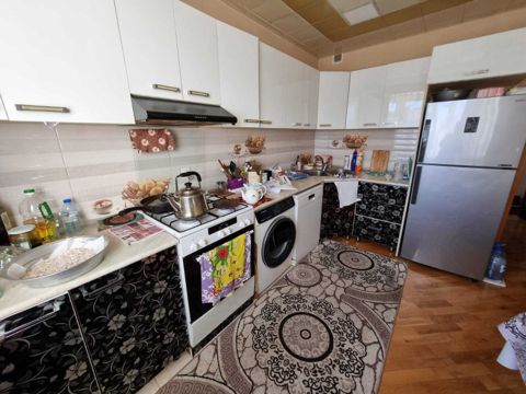 Satılır 2 otaqlı köhnə tikili 65 m² — Bakı