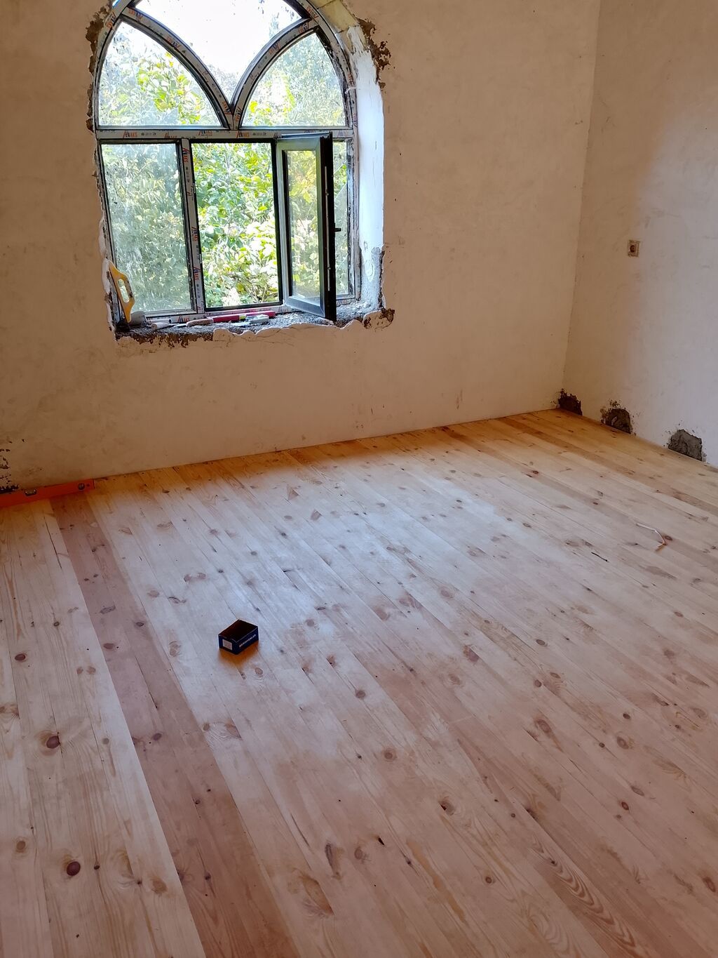 Salam semkir rayon çinarli qesebesinde 2 otaq yarim temirli ev satilir — Döşəmə və tavan işləri, Şəmkir (3)