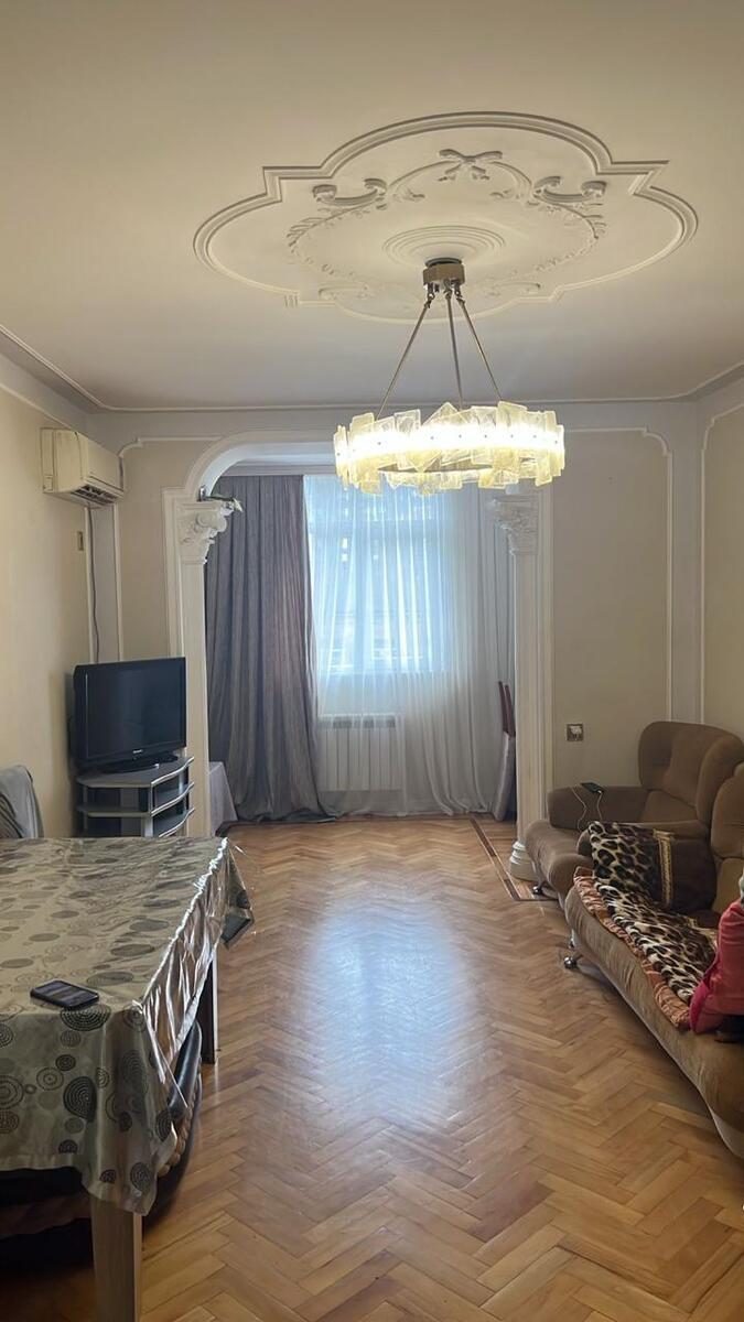 İcarəyə verilir 2 otaqlı köhnə tikili 62 m² — Mənzil, Bakı