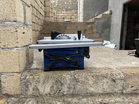 Stolüstü dairəvi mişar – Artısan Xüsusiyyətlər: - Kompakt stolüstü — Bərdə