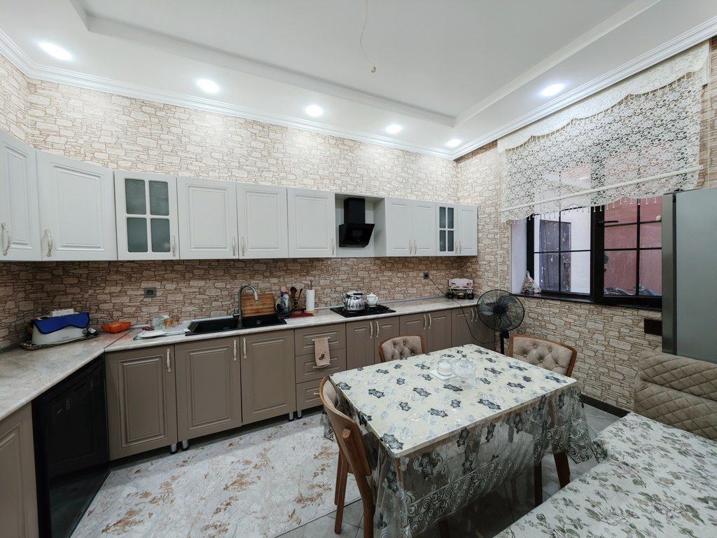 Satılır 4 otaqlı həyət evi/bağ evi 200 m² — Ev, villa, Bakı (9)