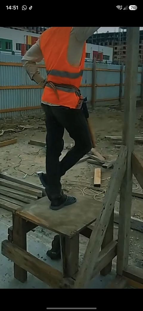 Fehle isleri gorurem kim istese elage saxlasn sokuntu tikinti yuklern — Saray