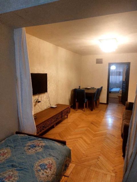 Satılır 2 otaqlı köhnə tikili 50 m² — Bakı