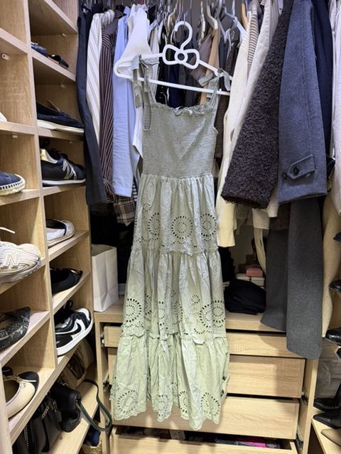 Açıq yaşıl rəngdə maxi yay donu - Model: kəsimli, 3 mərtəbəli ətək — Bakı