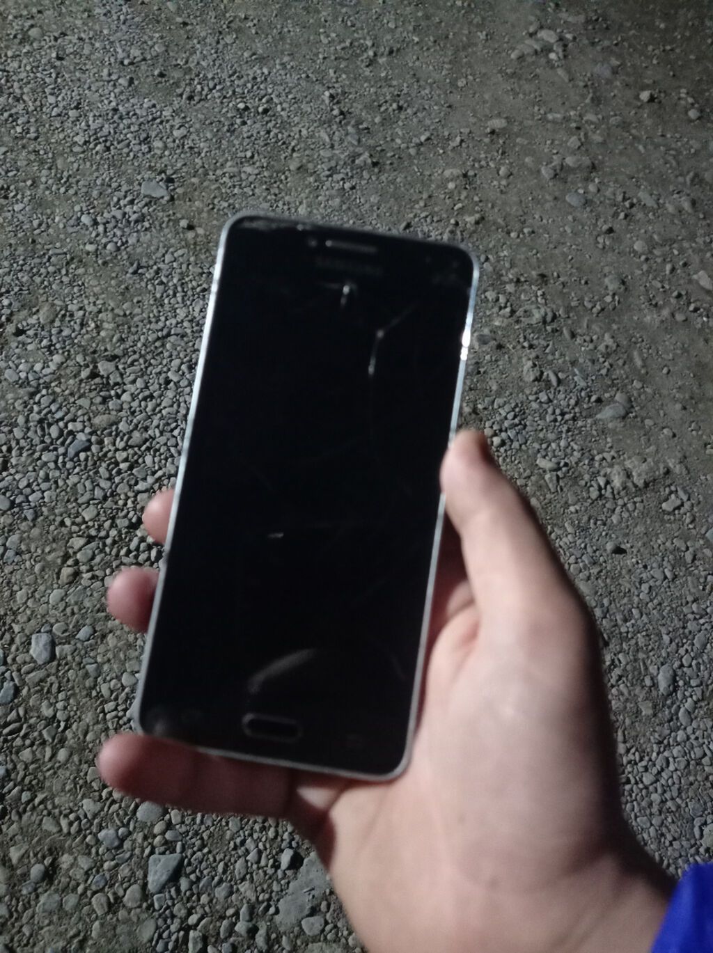 Samsung Galaxy J2 2016, 8 GB, rəng - Qara, İki sim kartlı — Samsung, Gəncə (2)