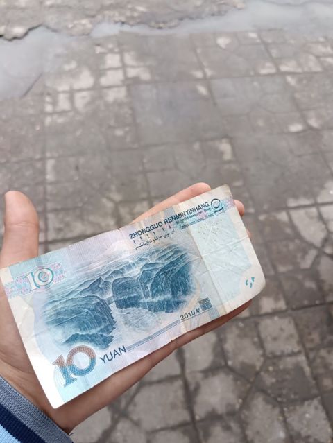 Məhsul: Çin yuanı banknotu – 10 CNY Təsvir: 1 manata satiram esil — Sumqayıt