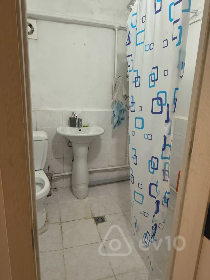 For sale: 2-room apartment (old building), 56 m² — Mənzil, Bakı (4)