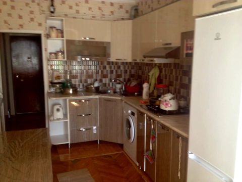 Satılır 2 otaqlı köhnə tikili 65 m² — Bakı