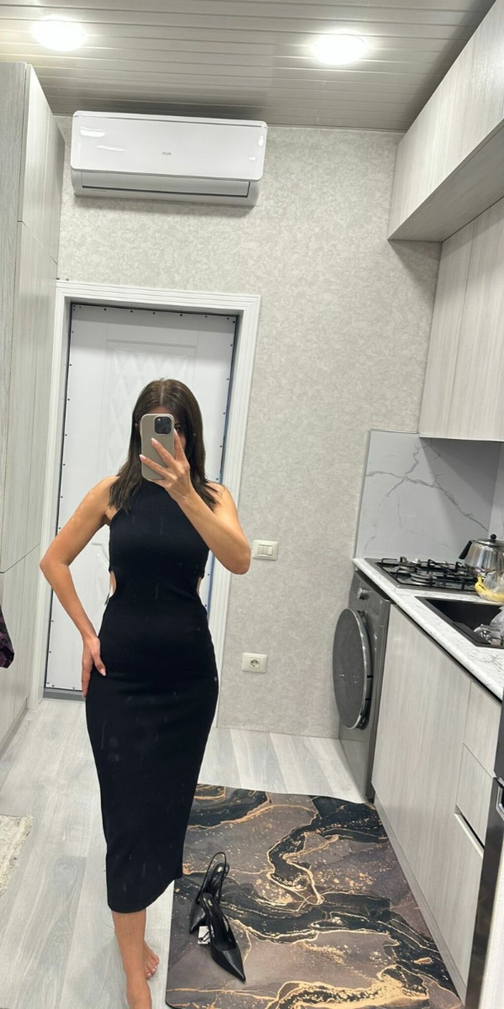 Stradivirus. inditex markasi.qadın paltarı – qara, bədənə oturan — Axşam paltarları, Bakı (3)