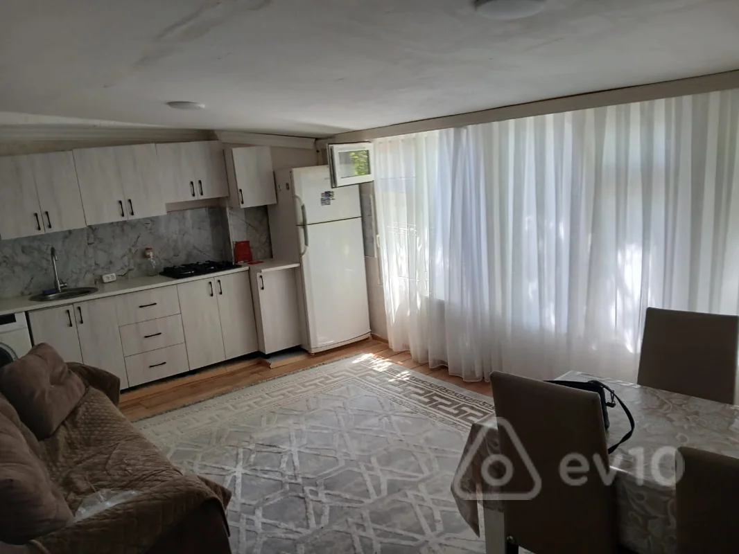 4 otaqlı həyət evi, 70 m², Nəsimi rayonu Ceyhun Hacıbəyli küçəsi — kirayə — House, cottage, summer house