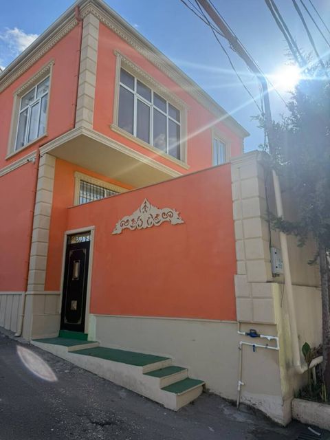 Satılır 4 otaqlı həyət evi/bağ evi 140 m² — Bakı
