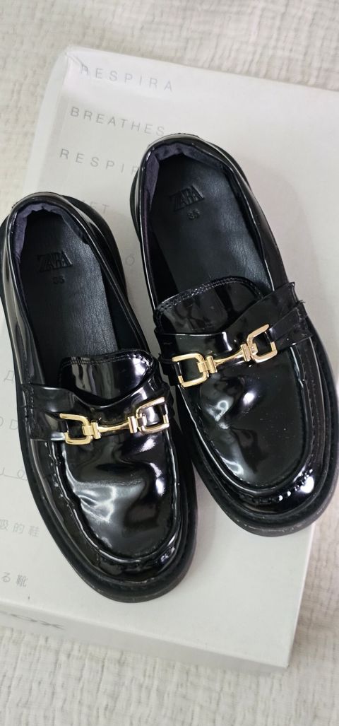 Zara qadın loaferləri - Model: klassik loafer - Rəng: parlaq qara — zamina