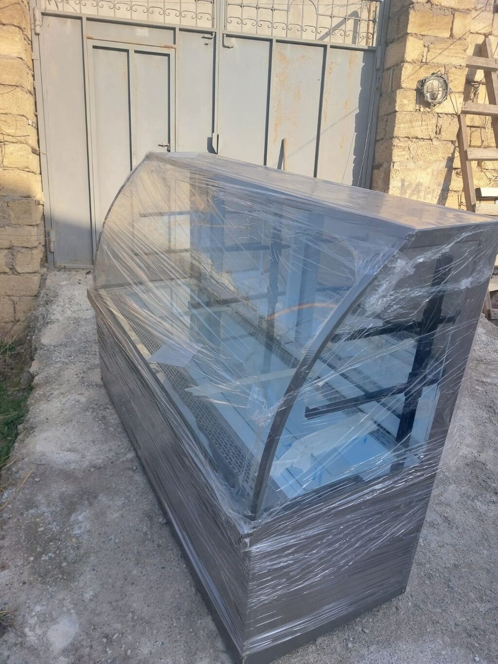 Teze vitrin soyuducu 600 manat. Olcu 2.80m. Unvan Bileceri Nigaz — Soyuq avadanlığı, Bakı