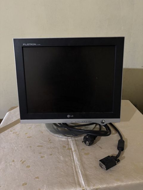 LG Flatron L1520B LCD monitor - Ekran diaqonalı: 15" - Matris: LCD — Bakı