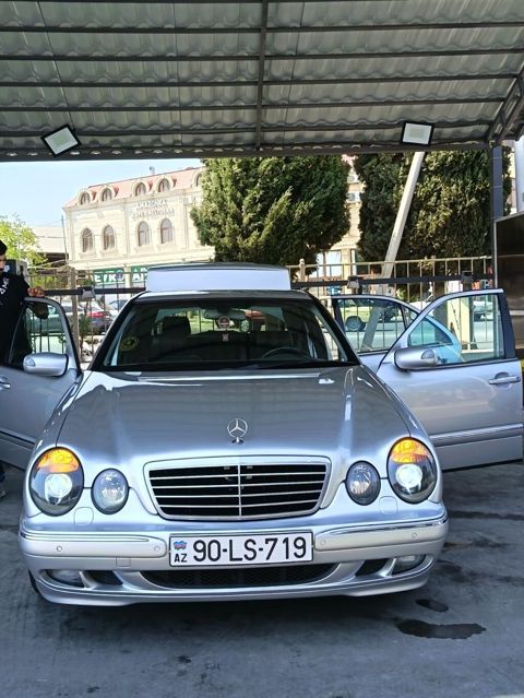 Mercedes-Benz E-Class: 2.4 l 2000 il Sedan — Masazır