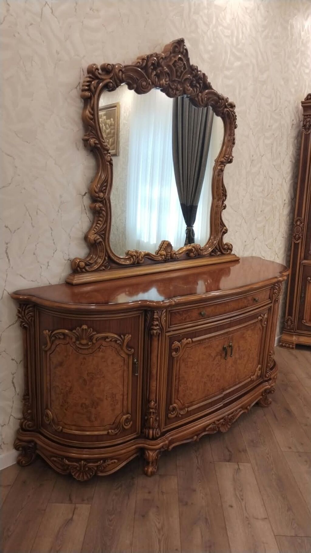 2 eded bar 1 eded kamod.Malaziya. Barin ici işiqlidir.Yeniden — Qonaq otağı üçün, Masazır (2)