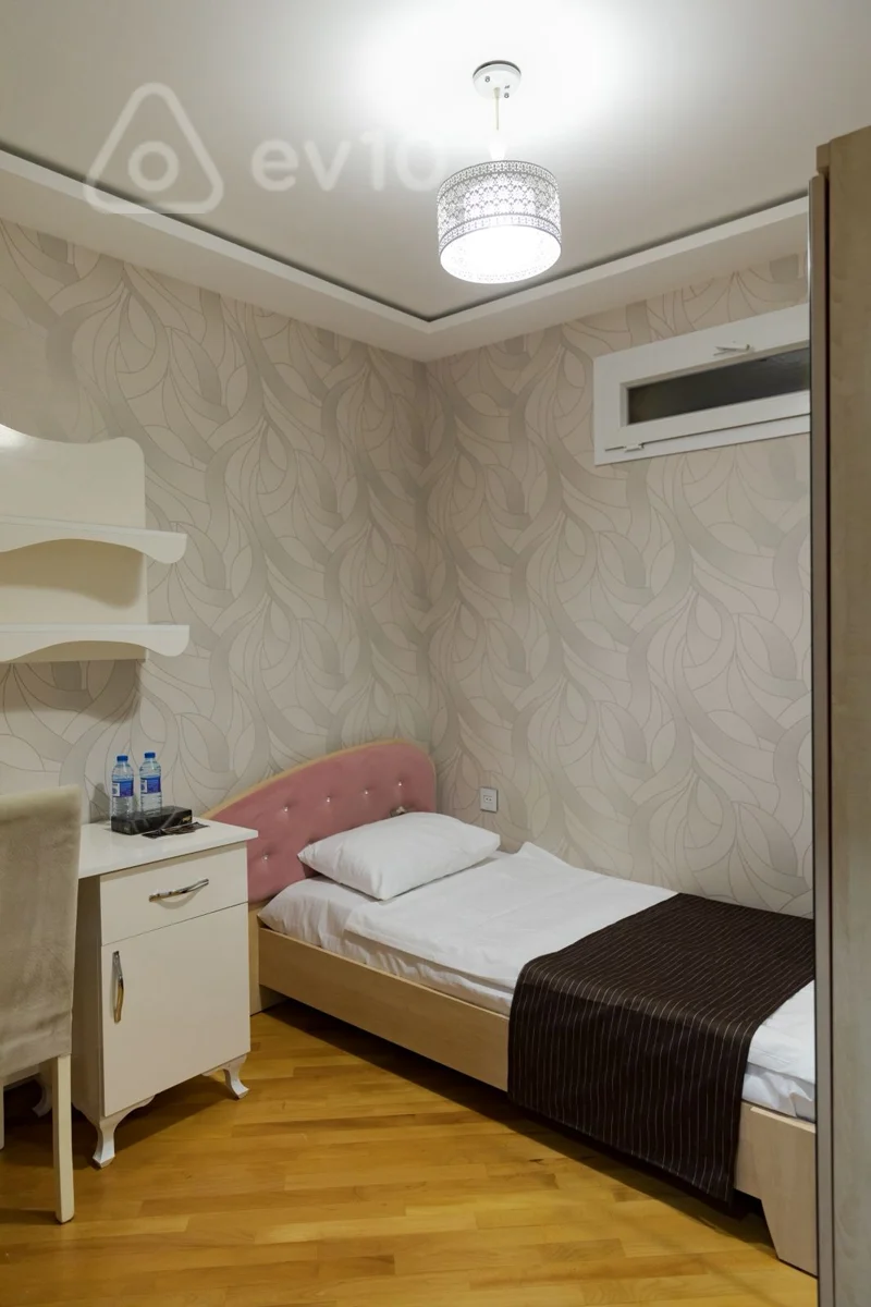 4 otaqlı mənzil, 100 m², Ənvər Hüseynov küçəsi — kirayə — Mənzil, Bakı (9)