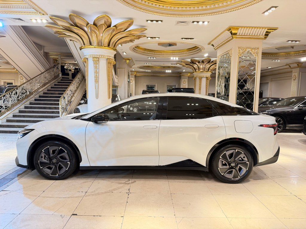 Toyota bZ3, 65.2 kWh, 2023 il, 35 000 km — Avtomobillər, Bakı (5)