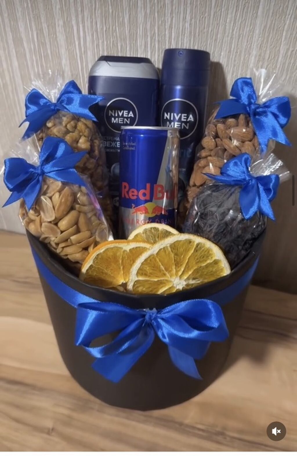 Hədiyyə səbəti – kişi üçün tematik dəst Tərkib: - Nivea Men duş geli — Bayram məmulatı, Digah