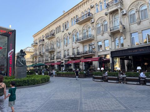 Satılır obyekt 98 m² — Bakı